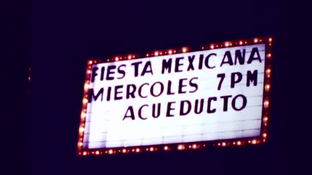 Fiesta Mexicana Miercoles 7pm Acueducto firmar — Vídeos de Stock