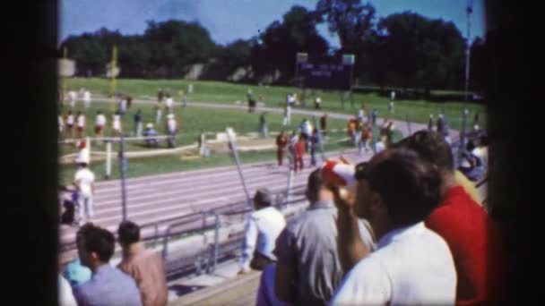 Una pista de atletismo — Vídeo de stock