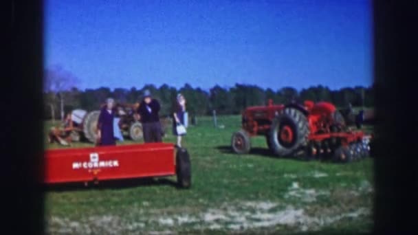 Couple inspect farming equipment at a yard — Stock Video