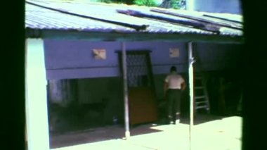 Kafesli sığınak Alman çoban köpeği