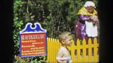 yaşlı kadın bir ayakkabı ev binada