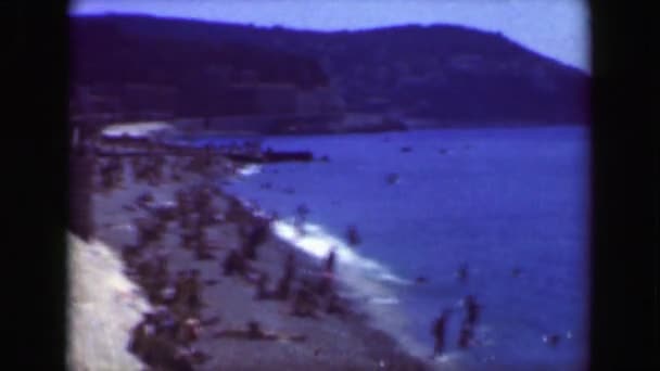 French Riviera crowded beach — Stockvideo