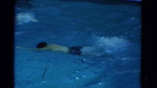Praktykowanie technik pływania dzieci — Wideo stockowe