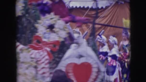 Рождественский цирк готовится к большому шоу — стоковое видео