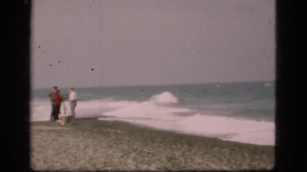 Surf rugueux, pas de baignade autorisée — Video