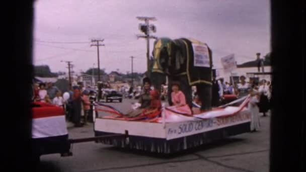 Republikeinse parade met olifant en posters — Stockvideo