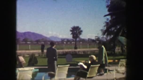 Salon de l'hôtel au bord de la route avec piscine — Video