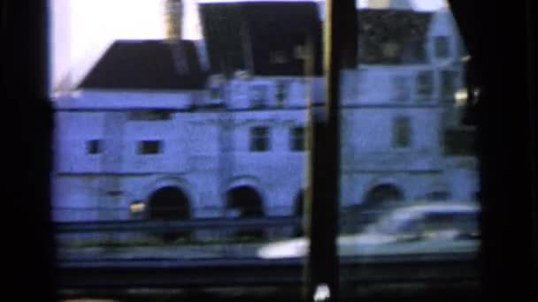 대형 건물 과거 운전 — 비디오