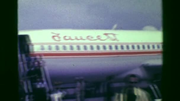 Faucett airlines samolotu lądowania pasażerów — Wideo stockowe