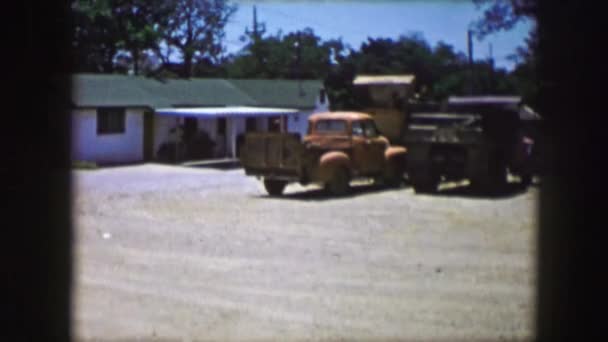 Weergave van de werf voor een typische boerderij — Stockvideo