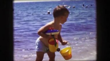 okyanus plaj sahil üzerinde oynama çocuk