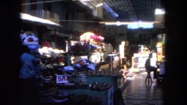 Рынок на лодочной площади — стоковое видео