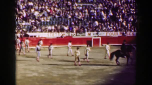 Bullfighters belépő arena stadion bejelentette a show kezdődik — Stock videók