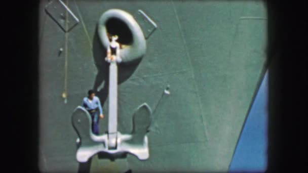 Прапорщик очищення якір військове транспортне судно — стокове відео