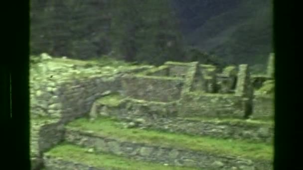 Machu Picchu yerli İnka medeniyeti bina kalıntıları — Stok video