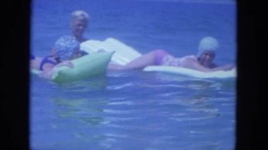 Kadınlar su yatakları Yüzme