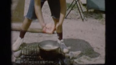 Çocuklar bir çorba hazırlama