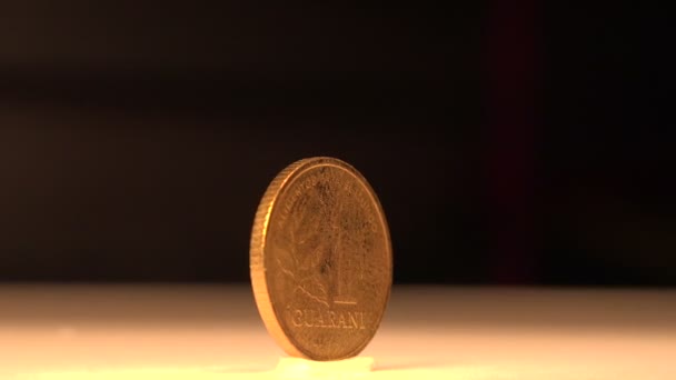 Одну монету Гуарані Парагваю — стокове відео