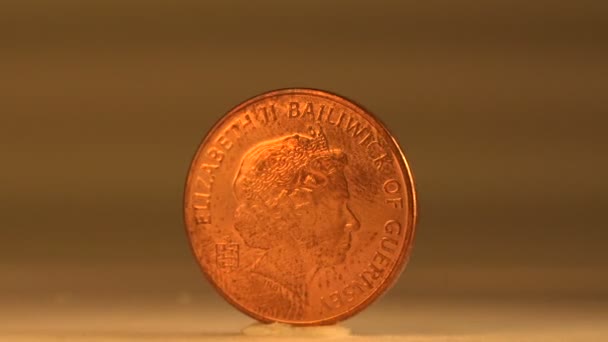 Een cent van Guernsey waarde — Stockvideo