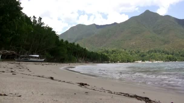 Zalanych słońcem plaży przerwy do góry — Wideo stockowe