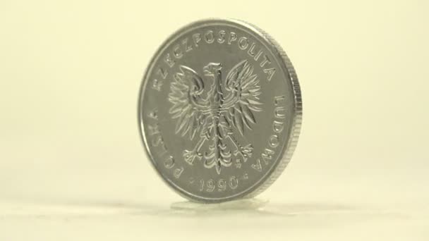 2 zlotych mince z Polska — Stock video