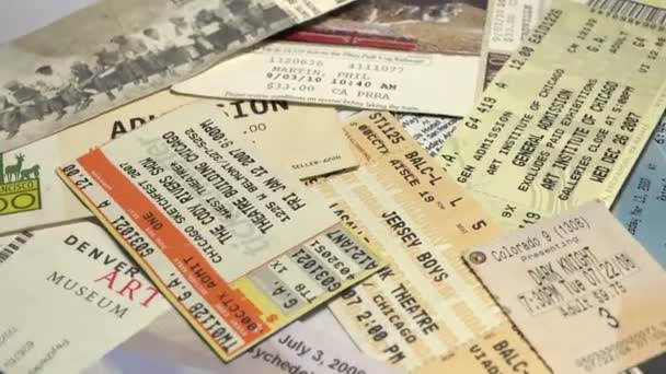 Une collection de billets de concert . — Video