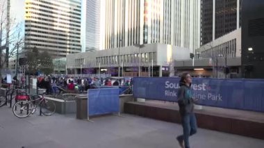 Buz pateni pisti insanlarla dolu