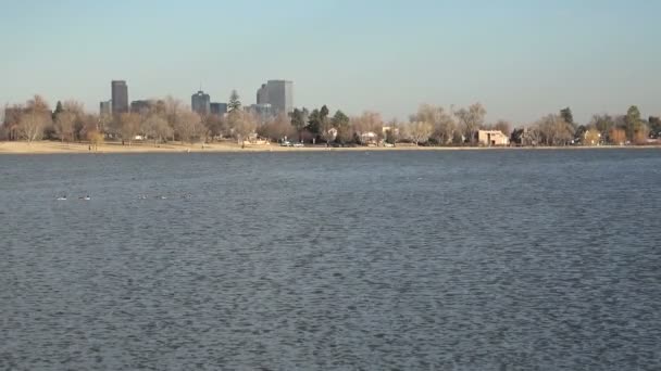 Sloan 's lake pan downtown denver — Stockvideo