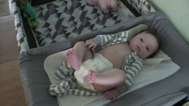 Bebek tablo değiştirme