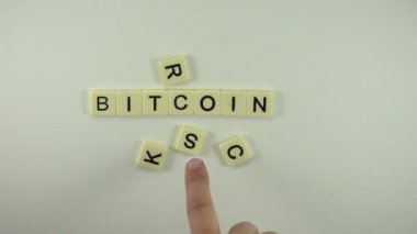 Kelime Bitcoin kayalar kadın koymak