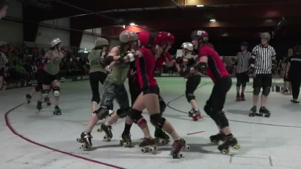 Roller Derby Fighting And Knockdown — Stock Video