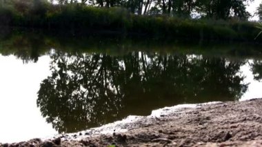 Tembel nehir yansımalar