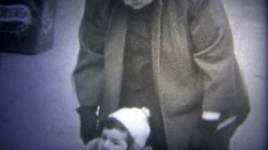 Anne Emanet koruma emniyet kemeri tasma üzerinde bebek vardır.