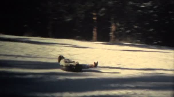 Women winter snow sledding — Wideo stockowe