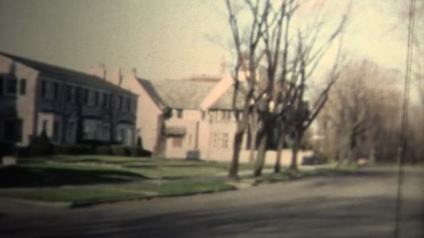 Wealthy family coming home from a long day. — Stock Video