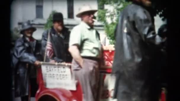 В маленьком городке в Техасе проходит парад — стоковое видео