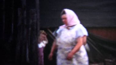 kızla büyükanne çiftliği gerekçesiyle etrafta dolaşıyor