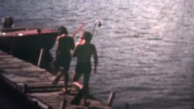 Aşağı göle dalış gidiyor çocuklar