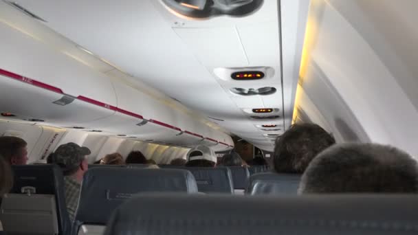 Gente en el avión pequeño — Vídeos de Stock