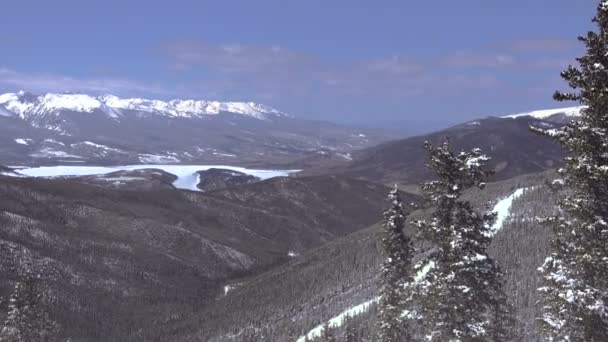 Hiver Vue sur la montagne Neige soufflant 