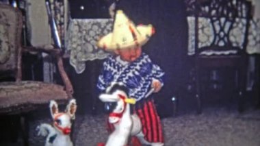 Çocuk oyun At Binme Meksikalı haydut olarak giyinmiş