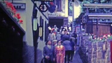 Eski şehir gün içenlere ve turist çekiyor