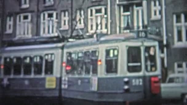 Jalan mobil dan trem di Kopenhagen — Stok Video
