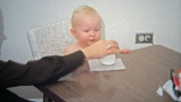 Child eating cupcake — Stock Video