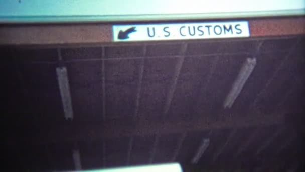 Inspeção de controlo aduaneiro dos EUA a partir da entrada na fronteira do Canadá — Vídeo de Stock