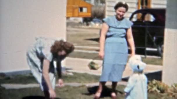 Mom setting up Easter egg hunt game — Stock Video