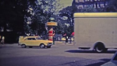 Yoğun trafik caddeleri ile simge yapılarında şehir turu