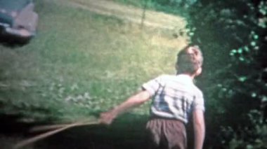 Alanda oynayan şehir çocukları