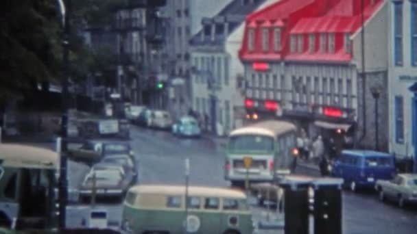 Promenade en calèche au centre historique de Montréal — Video