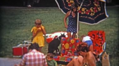 Mod renkli aile pikniği